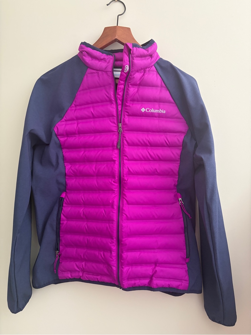 Columbia women’s Magenta & Navy Flash Forward Hybrid Jacket